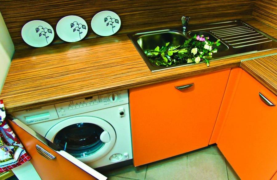 Кухонная мебел с стиральной машиной 